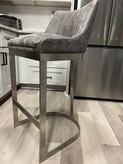 4 bar stools