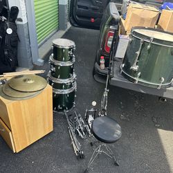 Full Drum Set Great Condition Lightly Used