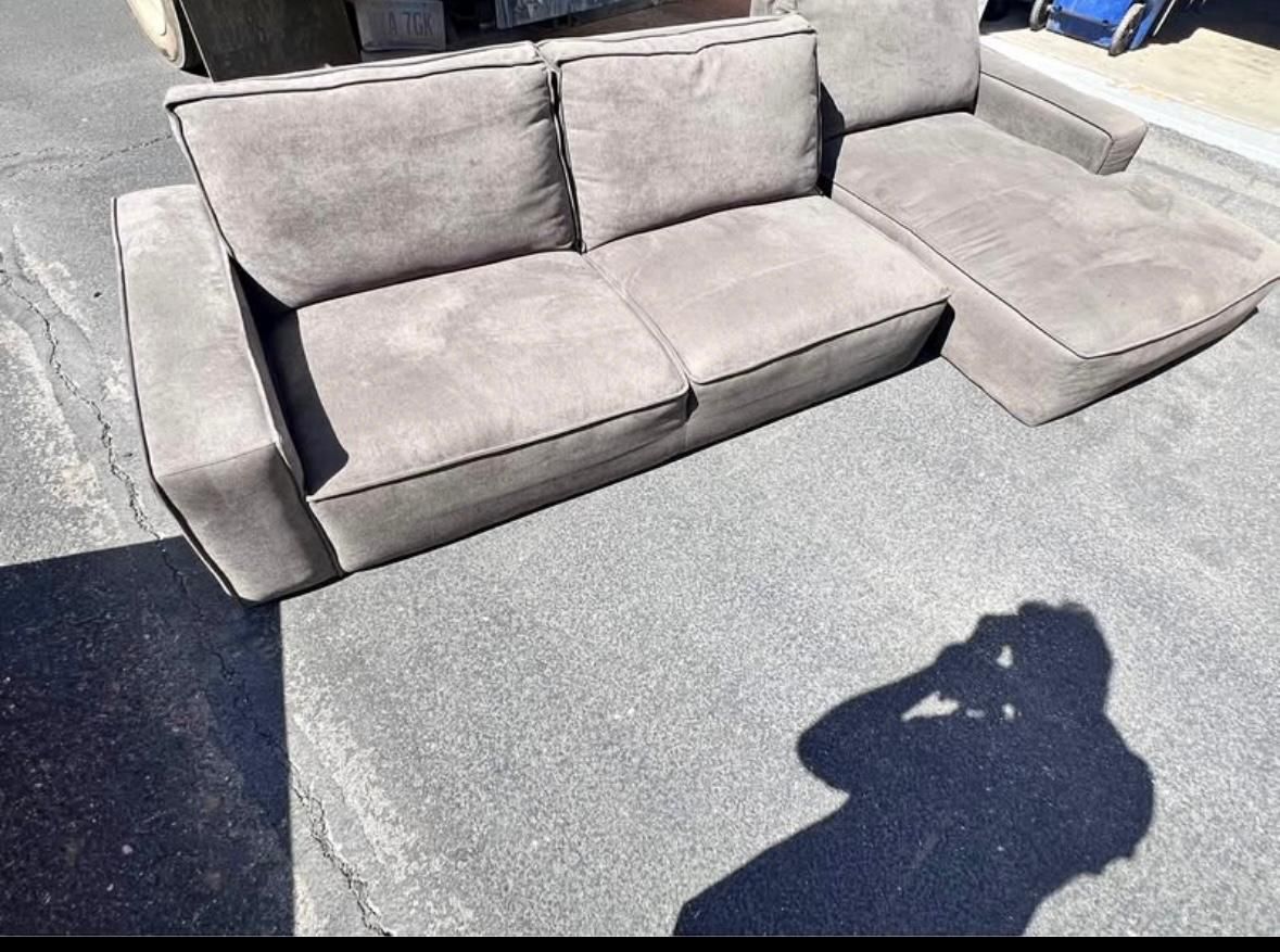 ✨ Sectional Sofa – $230 OBO ✨