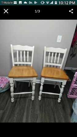 2 Bar Stools Countertop Height