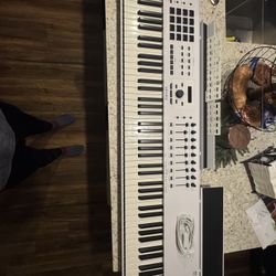 Arturia Key Labs 88 MkII Midi controller