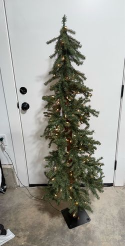 Pre lit tree