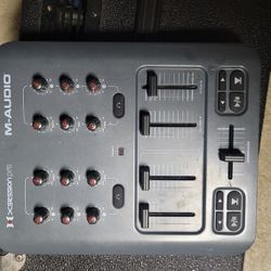 Random Music Stuff: Pedal Board, MIDI Mixer, MIDI Turn Table