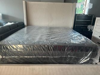 BIG SALE! BRAND NEW KING SIZE BEDFRAME INCLUDES PILLOWTOP MEMORY FOAM MATTRESS SET