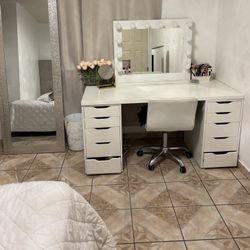 White Vanity with Lighted Mirror – Good Condition