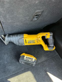 Dewalt 20v Sawzall con pila 🔋 grande trabaja bien lo puedes calar $100