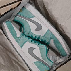 NEW Jordan 1 Low Size 9 Mens  