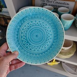 Tourquoise dishes for 4