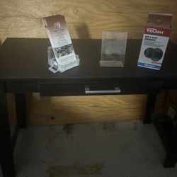 Desk Escritorio With (2) Chairs $39