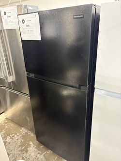 Black Frigidaire Apartment Size! 19 cu ft!