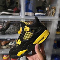 Jordan 4 Thunder