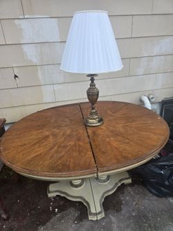 Round Table & lamp