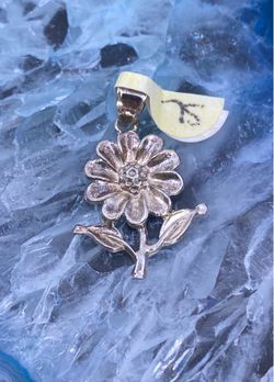 $60 925 Silver Sunflower Charm Pendant