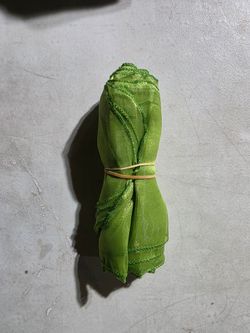 Moños de organza .30 cent cada uno preferible vender toda la bolsa completa si te llevas la bolsa completa de cada color te sale mas barato...o has