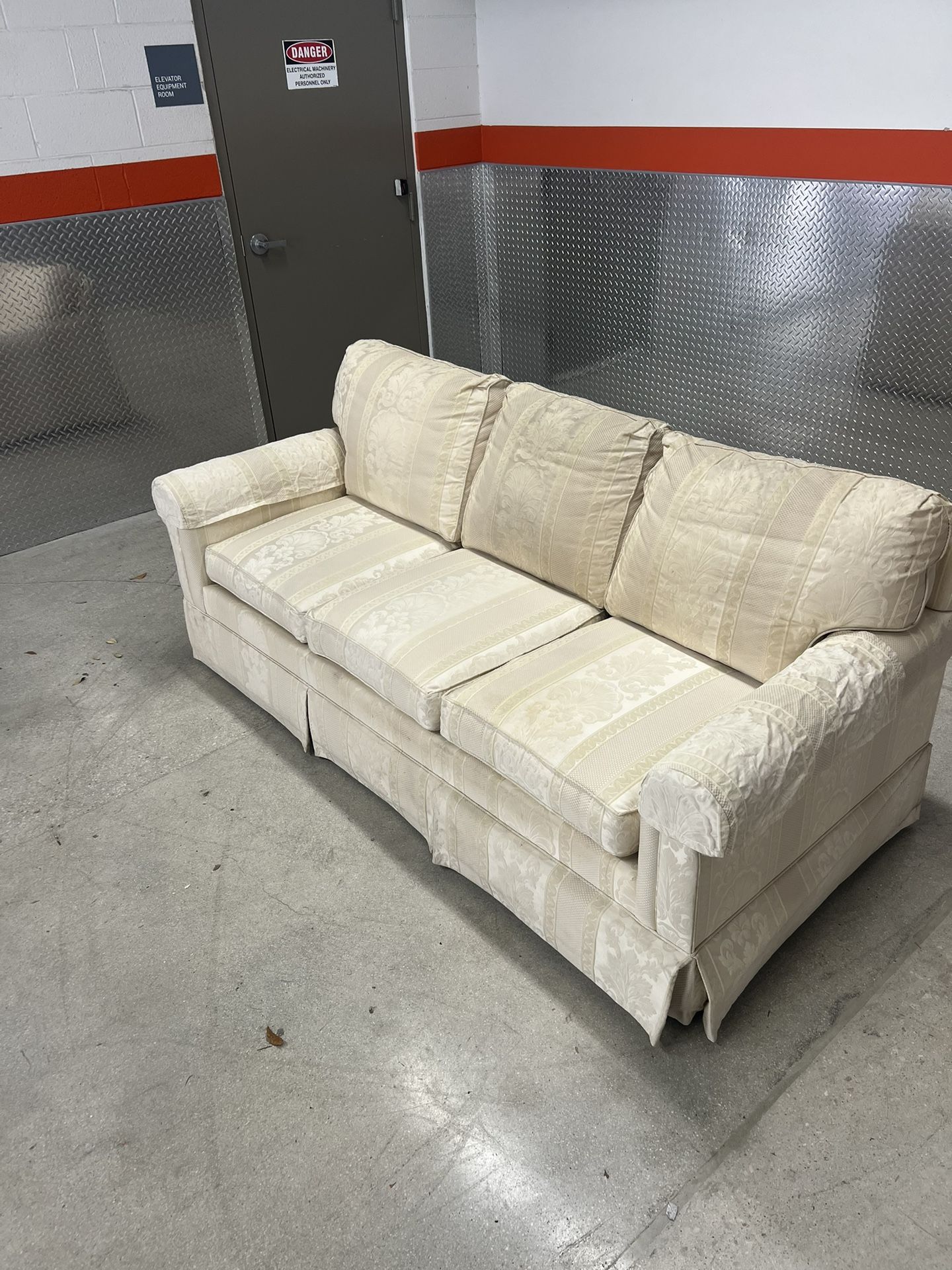 WOW! Beige Ethan Allen Couch ONLY $30 ($2,000 Retail!!) Delivery Available! 🚚
