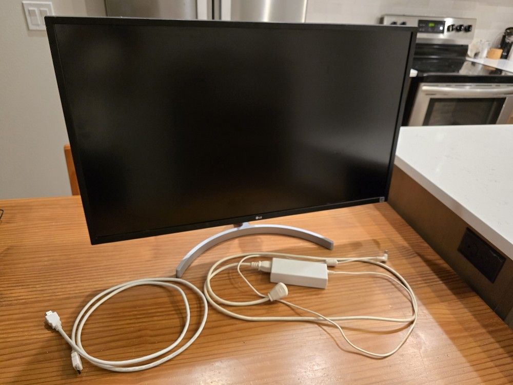 LG 32UK50T-W 32 Inch 4k Monitor (For Parts)
