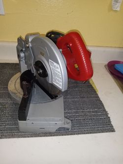 Makita  8- 1/4 in corded mini circular saw in good working condition
