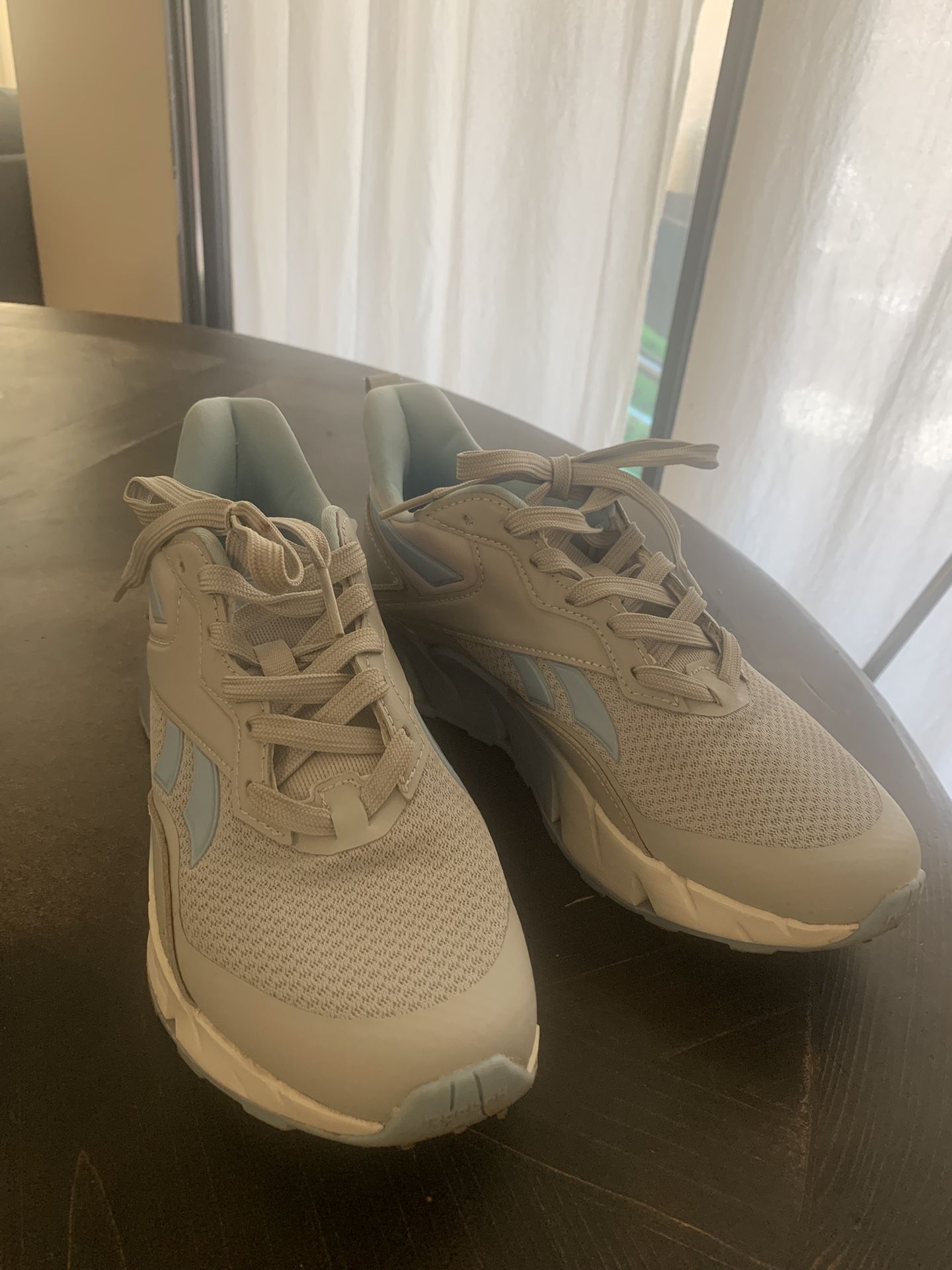 Women’s Sneakers Size 8