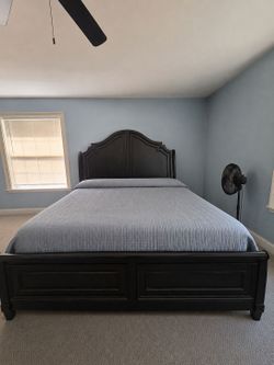 Tempurpedic King Size bed set.