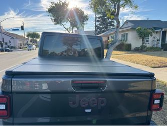 New Hard trifold cover 2019-2026 Jeep Gladiator 5ft Tapa para Trokas