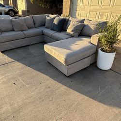 GREY REVERSIBLE CHAISE SECTIONAL BY LIVING SPACES , DELIVERY INCLUDED 