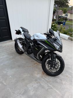 2017 Kawasaki Ninja 300 Low Mileage