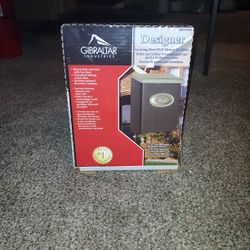 Brand New Desinger Mailbox With Lock And Key Only 20$