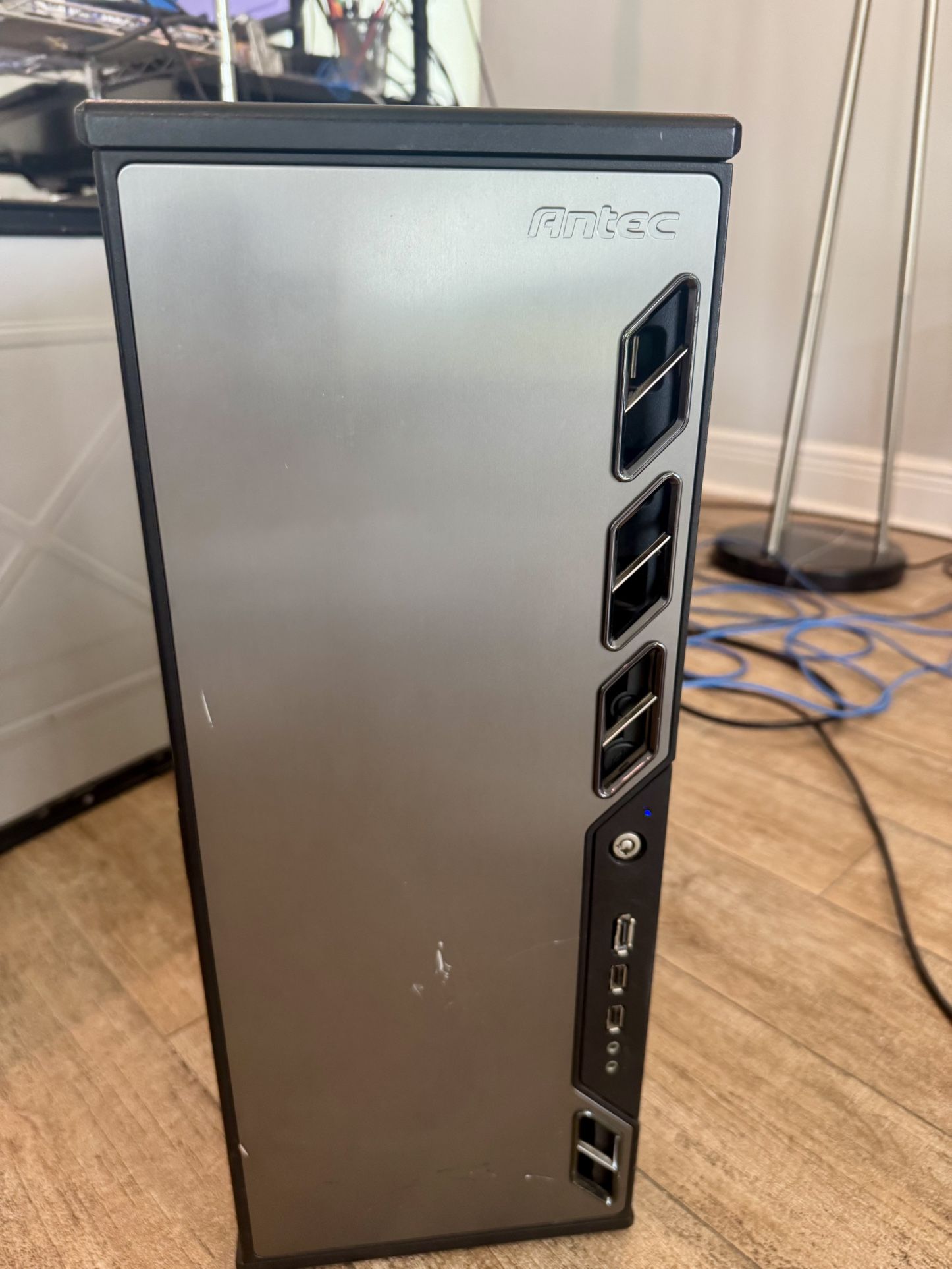 Windows 10 Desktop Computer - i7 930 2.8Ghz 48GB Solid state drive and much more.