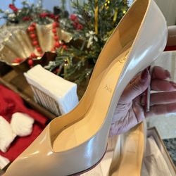 Christian Louboutin Nude Pumps