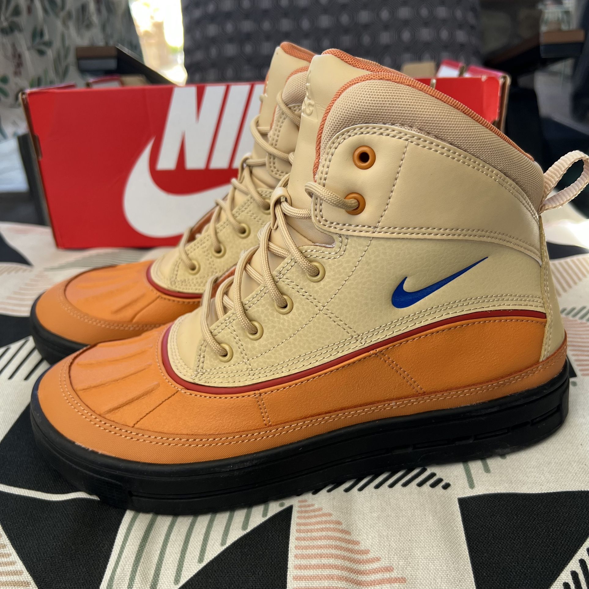 New Nike ACG Woodside 2 Rain Boots (Size 7Y / Women's 8.5)