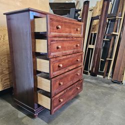 Dresser 