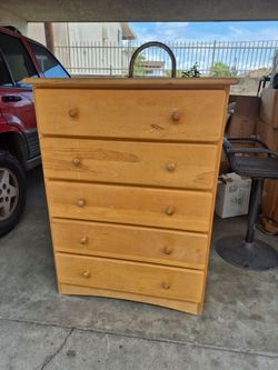 Furniture dresser ten dollars need to be fixed