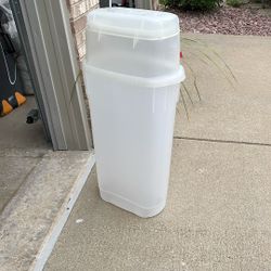 Rubbermaid Wrapping Paper Storage