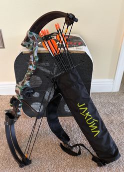 Bow and arrows with quiver and target