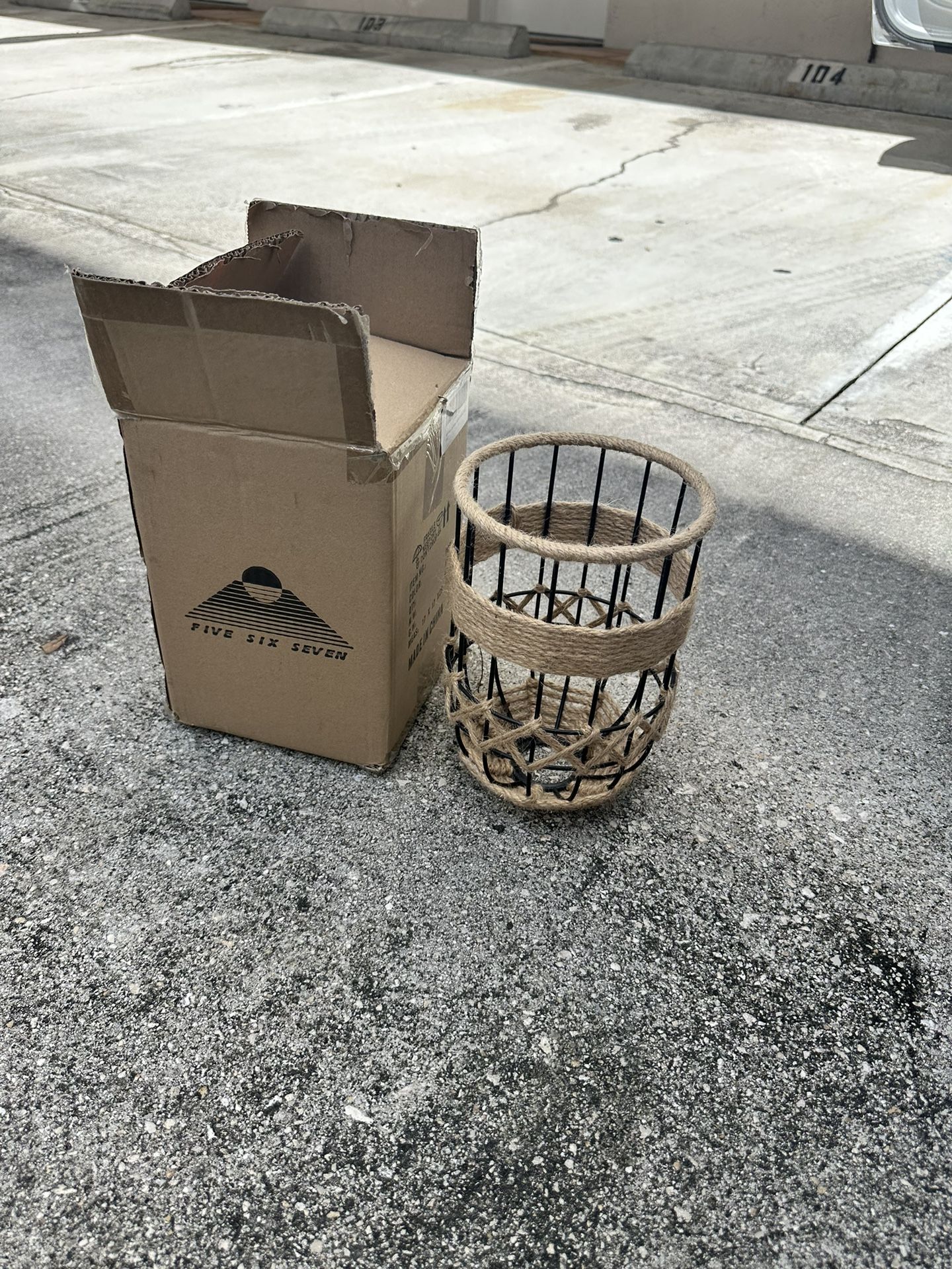 2 LANTERN WOVEN AND METAL LAMP HOLDERS