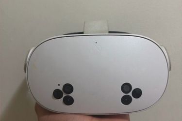 Meta Quest 3 VR Headset