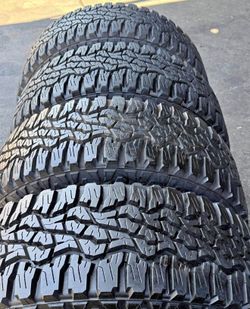 275/70/18 Goodyear Selling a set of 4 tires in excellent condition 🫡