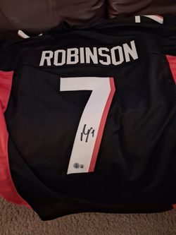 Bijan Robinson autographed jersey (Beckett certified)