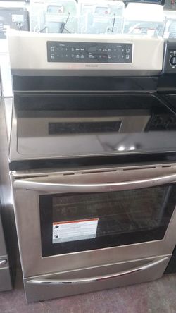 Scratch n dent Frigidaire glass top stove