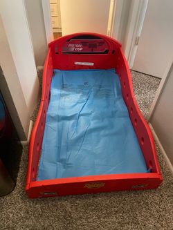 Disney CARS Lightning McQueen Plastic Sleep & Play Toddler Bed