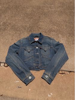 Levi’s Women’s Medium Cropped Denim Trucker Jacket