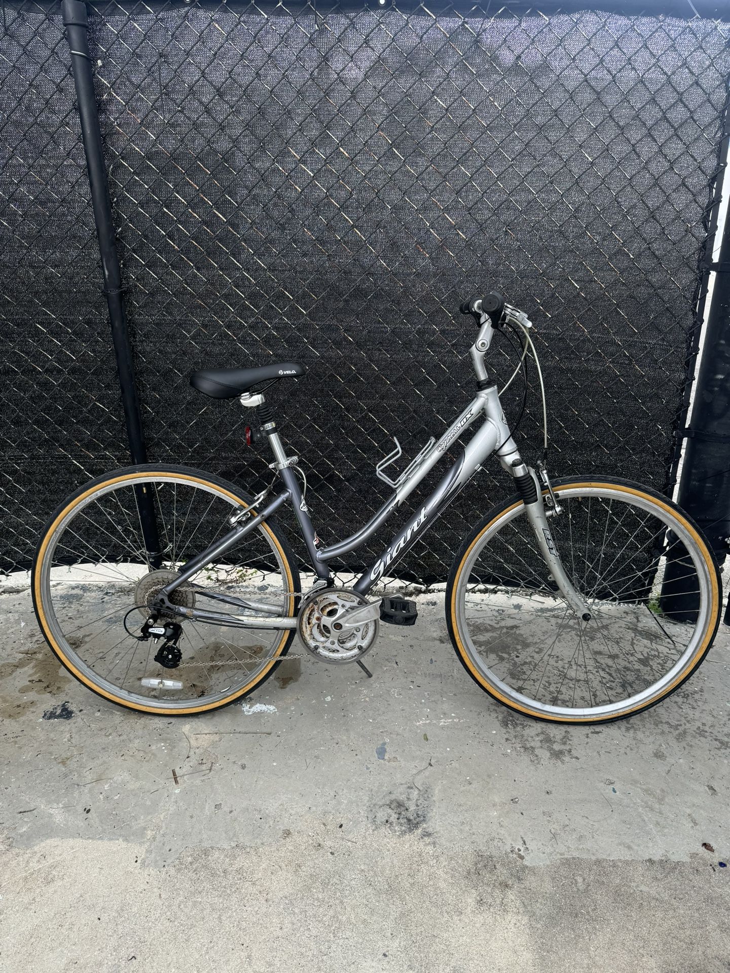 Giant Hybrid Bicycle 