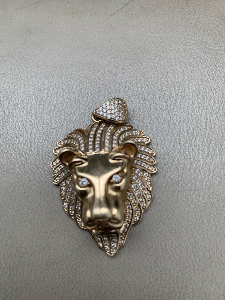 10k Lion Head Pendant 