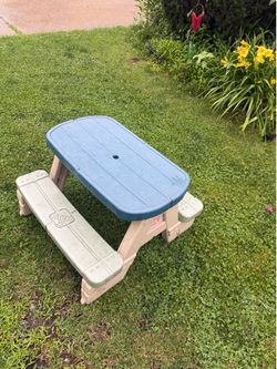 Step 2 picnic table