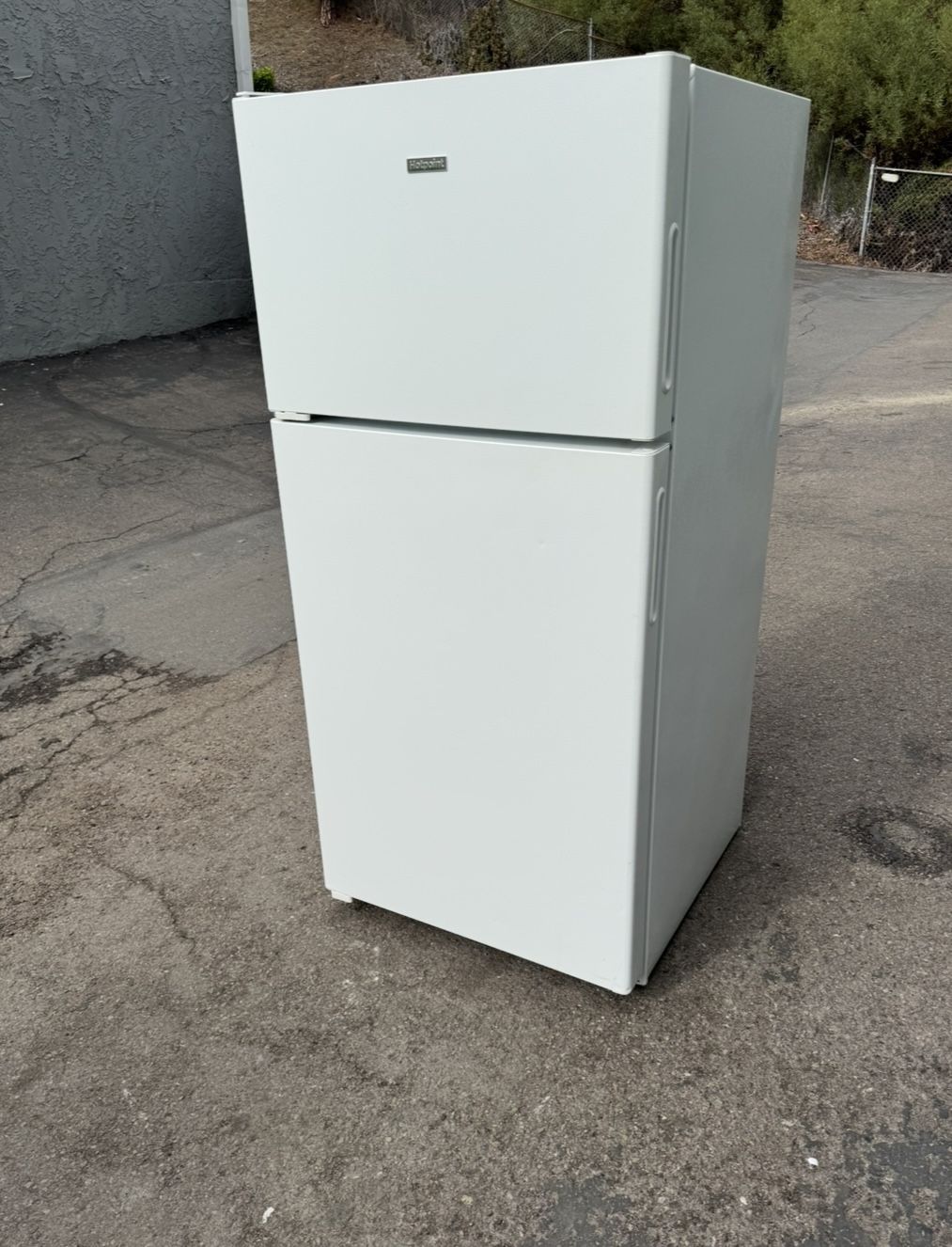 Studio Or 1 Bedroom Apartment Size Hotpoint Refrigerator Fridge Freezer Free Local Delivery/30 Day Warranty