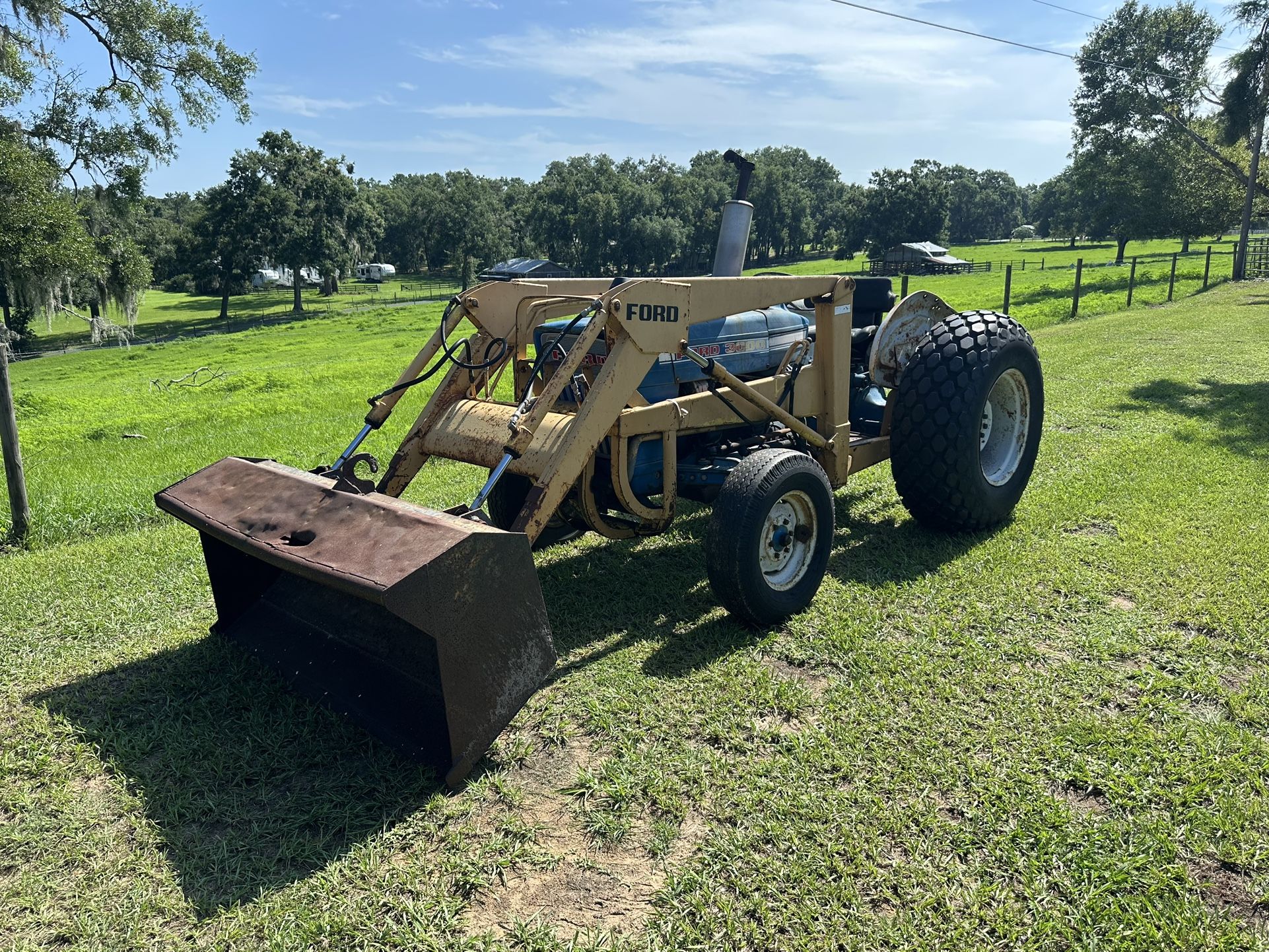 Ford 3000 Loader Tractor 