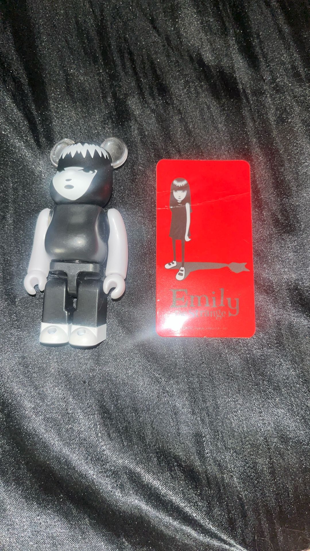 Medicom Bearbrick Be@rbrick 100% Series 45 Figure Emily The Strange W/Card Read