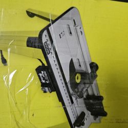 RYOBI
Universal Router Table
