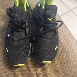 Boy Puma Shoes .