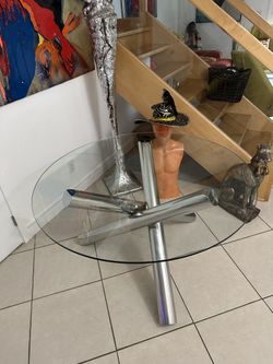 Beautiful 48 inch Round Glass Table